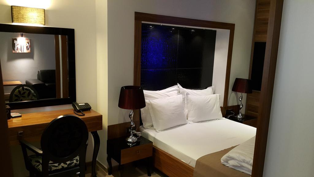 Apartments M Palace Budva Room photo